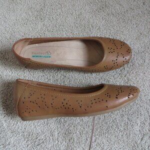 Baretraps Mariah Womens Casual Flat/ Ballet Shoes Size 7.5 Brown Memory Foam